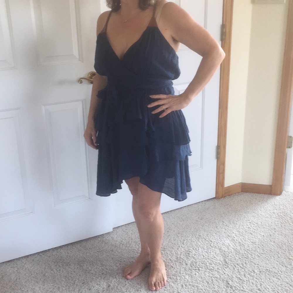 🔹Francesca’s Mid-thigh Wrap Dress🔹
